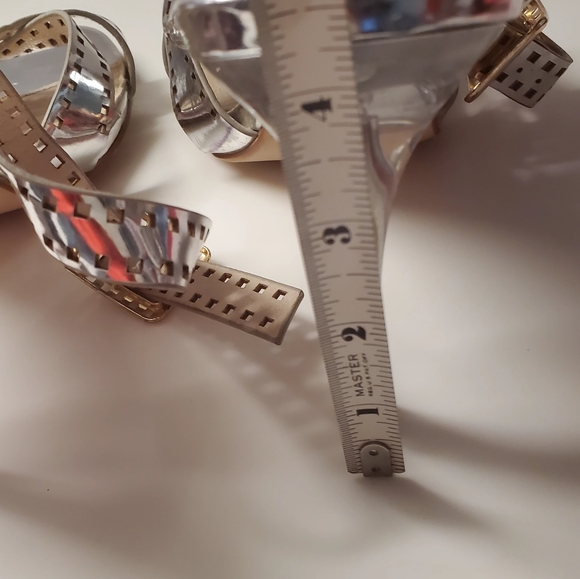 Cape Ribbon Silver Metallic Stilettos Sandals. SIZE 11. - Picture 4 of 4